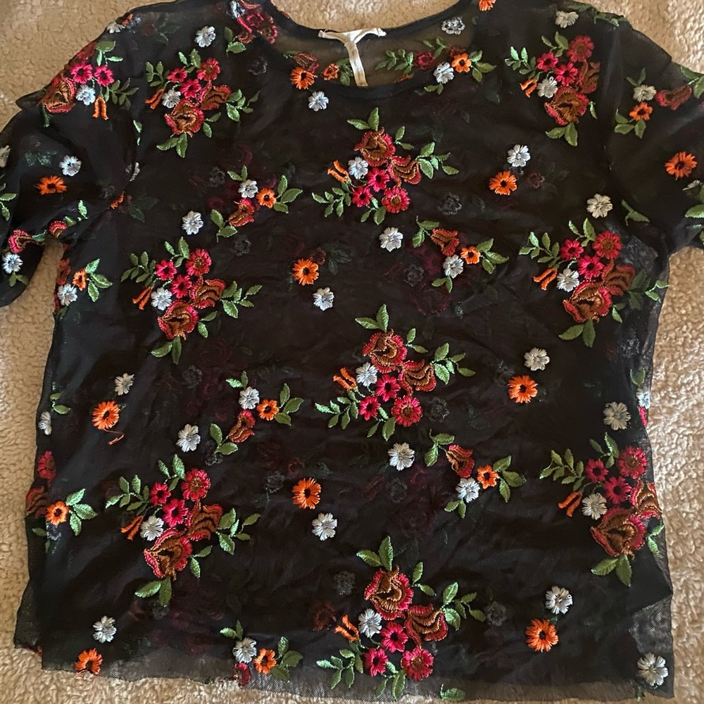 Urban Outfitters (UO) Red Floral Embroidered Sheer Long Sleeve Tee Size S - M - Picture 3 of 7